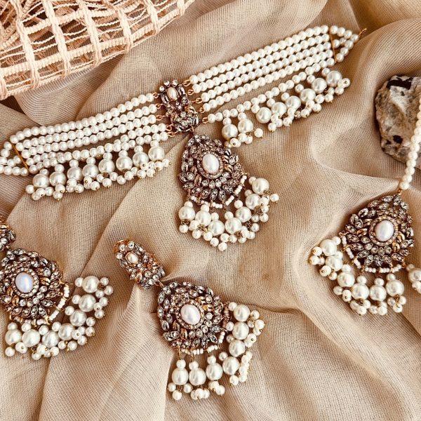 Rhea â€“ Luxe Modern Choker (White)