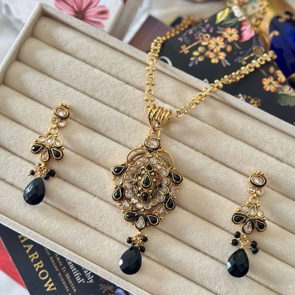 Onyx Kundan Opulence Set